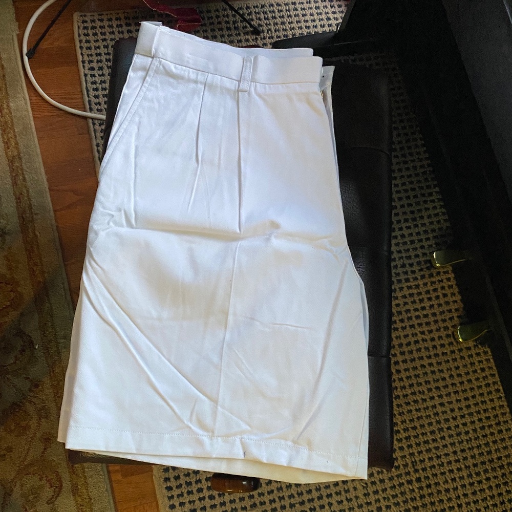 NWT Waist 38 Men white shorts